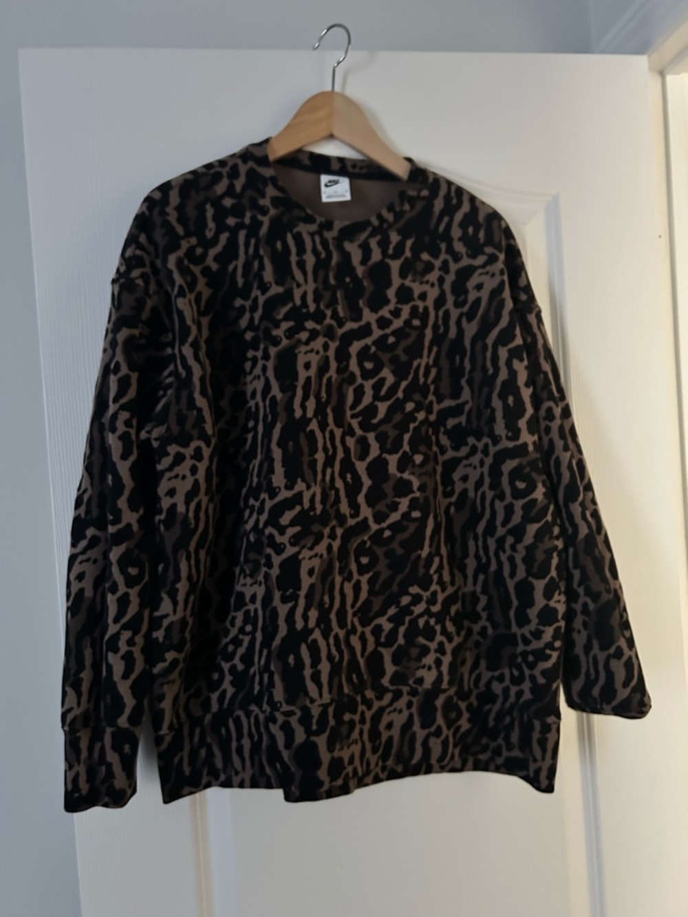 Nike Sportswear Phoenix Fleece Women's Oversized Printed Crew-Neck Sweatshirt
